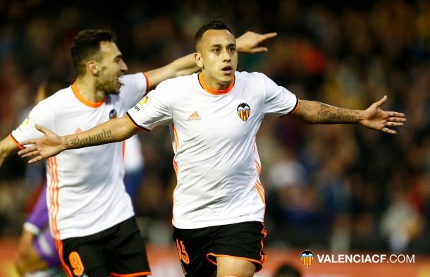 Orellana celebra su primer tanto con la camiseta del Valencia. | Imagen: www.valenciacf.com