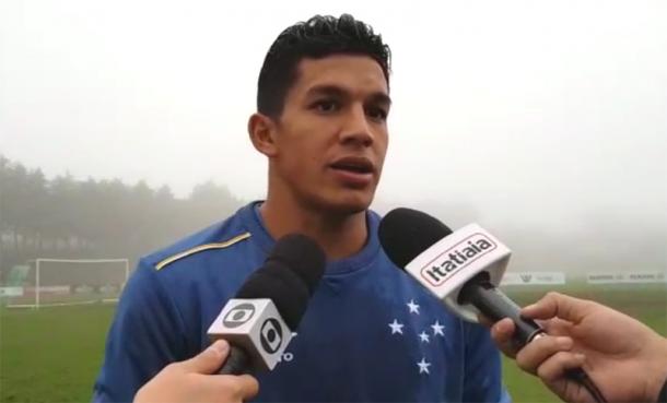 Romero concedeu entrevista ao fim do treinamento da Raposa (Foto: Cruzeiro / Divulgação)