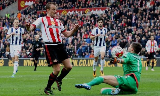 Forster atajando el balón | Foto: Daily Mail