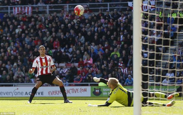 Jack Rodwell could have levelled things up had he hit the target. (Photo: Reuters)