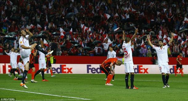 Así celebraba el Sevilla su pase a la final | Foto: Daily Mail