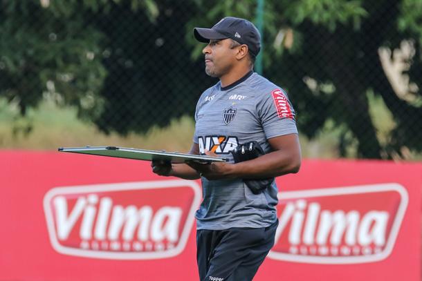 Roger Machado tentará tirar o Galo da seca de 46 anos sem conquistar o Brasileirão (Foto: Bruno Cantini/Atlético-MG)