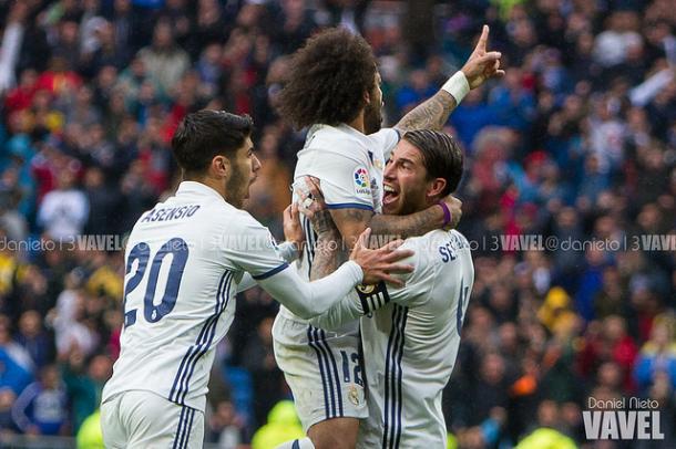Marcelo, Ramos y Asensio celebran el gol de la victoria | Foto: Daniel Nieto - VAVEL