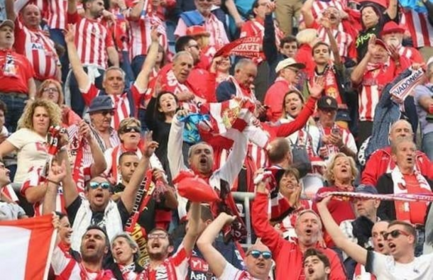 Momentos de euforia de la afición asturiana. | Imagen: Fotos Sporting.