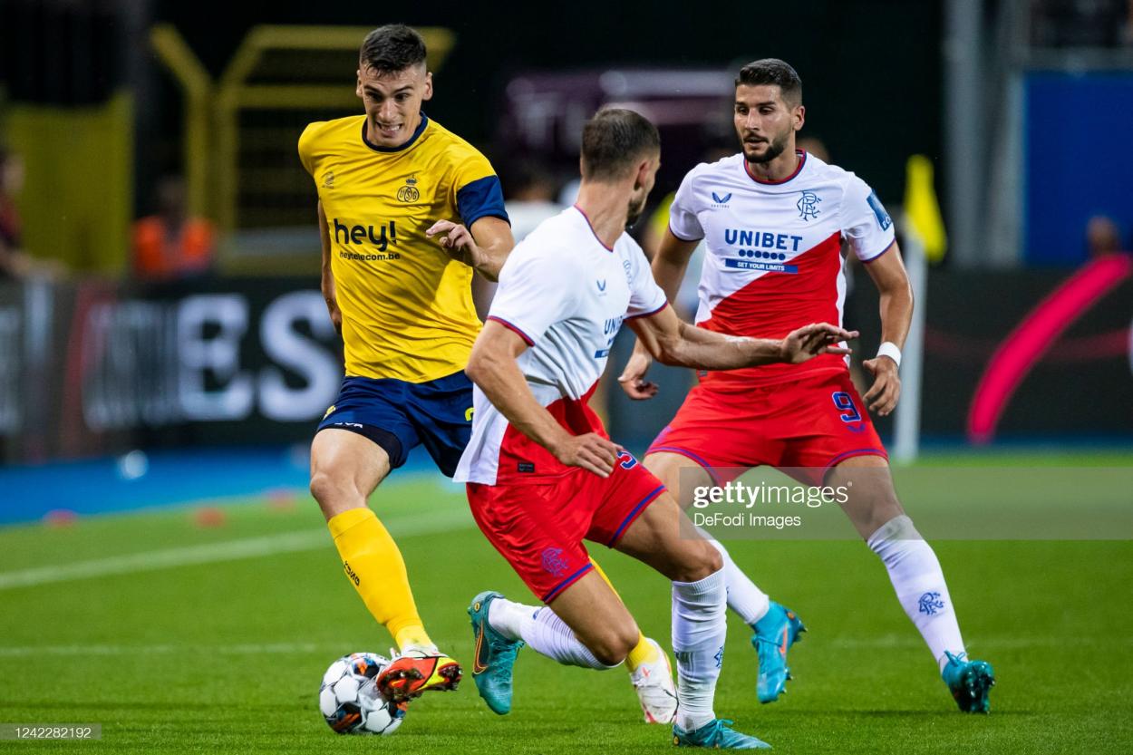 HEVERLEE, BELGIUM - AUGUST 02: Bart Nieuwkoop of Royale Union Saint-Gilloise and Antonio Colak of FC Rangers Battle for the ball during the UEFA Champions League Third Qualifying Round first Leg match between Royale Union Saint-Gilloise and Glasgow Rangers at King Power at Den Dreef Stadion on August 2, 2022 in Heverlee, Belgium. (Photo by Perry van de Leuvert/NESImages/DeFodi Images via Getty Images)