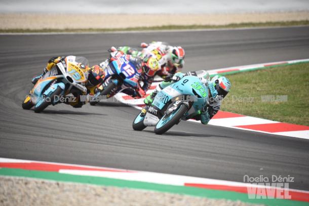 Enea Bastianini luchando por la victoria. Foto: Noelia Déniz - VAVEL
