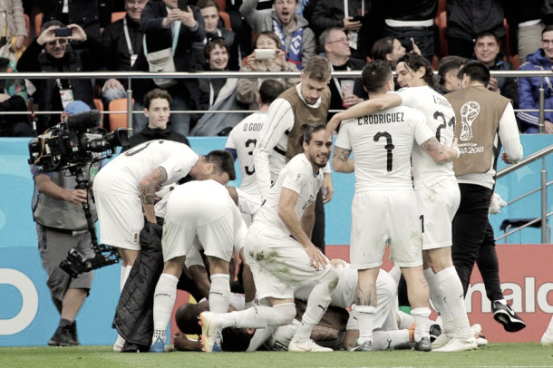 Los jugadores uruguayos celebran el gol de Giménez ante Egipto | Foto: AUF
