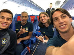 Miranda, Felipe Luis, Geromel y Philippe Coutinho rumbo al segundo partido