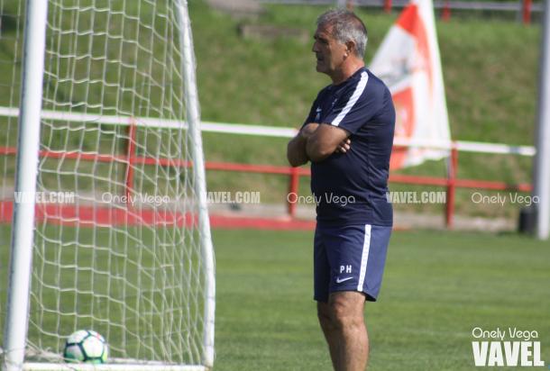 Paco Herrera durante un entrenamiento con el Sporting | Imagen: Onely Vega - VAVEL