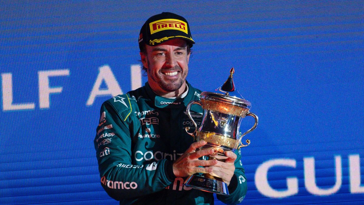 Alonso celebra el podio en Baréin / GETTY