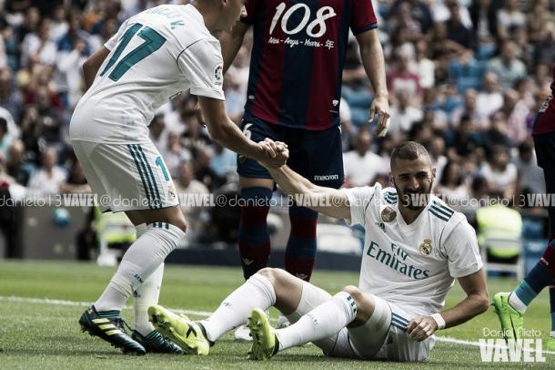 Benzema sintió un dolor vs. Levante y tuvo que salir del campo | Foto: Daniel Nieto (VAVEL.com)