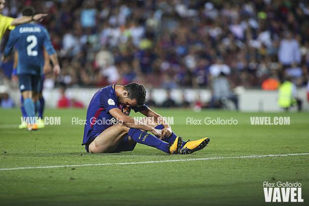 Sergio Busquets decepcionado en el Clásico de Supercopa. Foto: Alex Gallardo, VAVEL.com