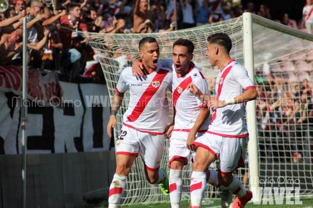 Raúl de Tomás celebrando un gol ante la Cultural Leonesa | Foto: María Olmo (Vavel.com)