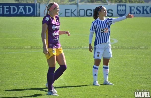 Nahikari García da instrucciones ante su par, Simpson. | Foto: Gio Batista (VAVEL)