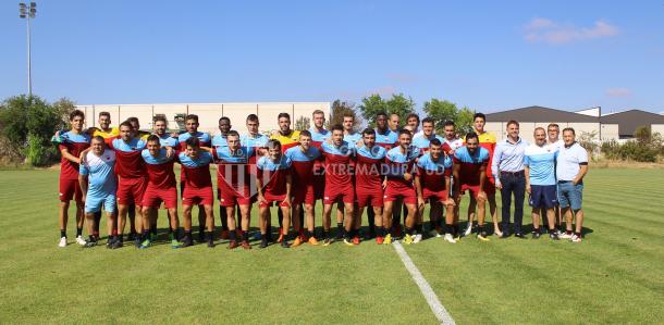 Foto de la plantilla en el primer entrenamiento de esta pretemporada / Facebook: @extremaduraudoficial