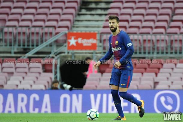 Piqué em um Camp Nou vazio antes do jogo contra o Las Palmas