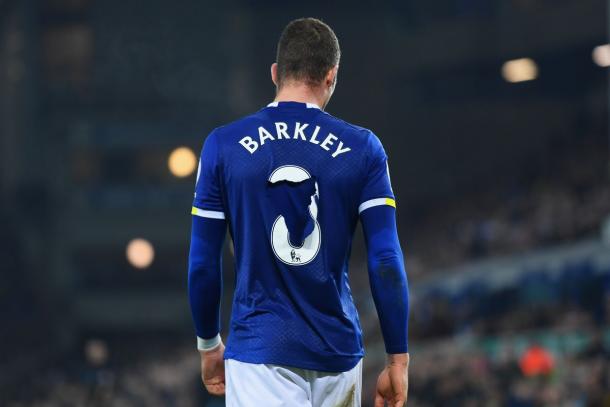 Ross Barkley con la camiseta rota en un derbi del Merseyside | Fuente: Getty Images