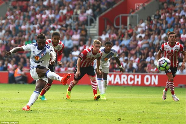 Above: Jermain Defoe placing his penalty in Sunderland's 1-1 draw with Southampton | Photo: Getty Images