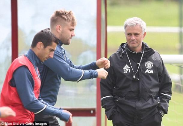 Mourinho en un entrenamiento con Mkhitaryan. Foto: Getty Images