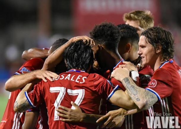 The Dallas players celebrating the 2-0 victory on Saturday against Seattle at Toyota Stadium. Photo provided by Mike Dorn-VAVEL USA.