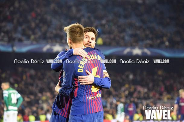 Denis Suárez se abraza a Messi en un partido de Champions este año | Foto: Noelia Déniz (VAVEL)