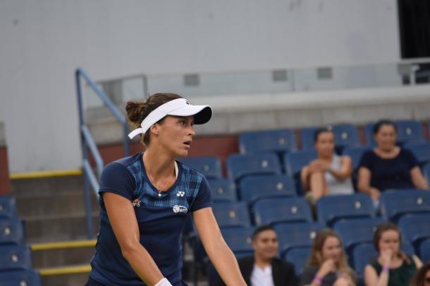 Maria serves during her first set win/Photo: John Lupo/VAVEL UK