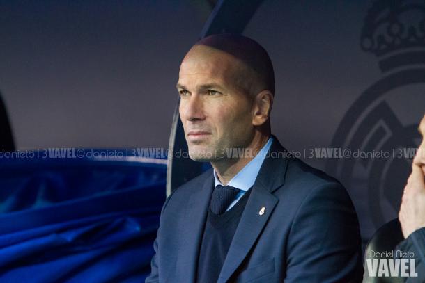 Zidane en el banquillo del Bernabéu