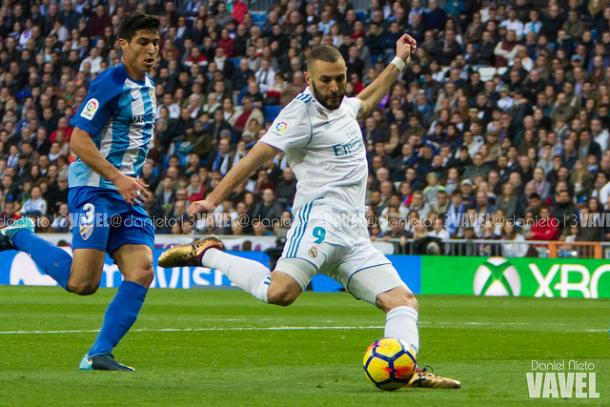 Benzema chuta a puerta en el partido contra el Málaga de 2017 I Foto: Daniel Nieto (VAVEL)