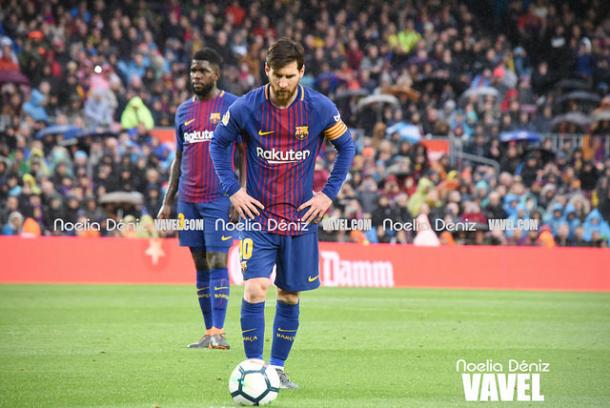 Messi antes de bater a falta que resultou em seu 600º gol na carreira