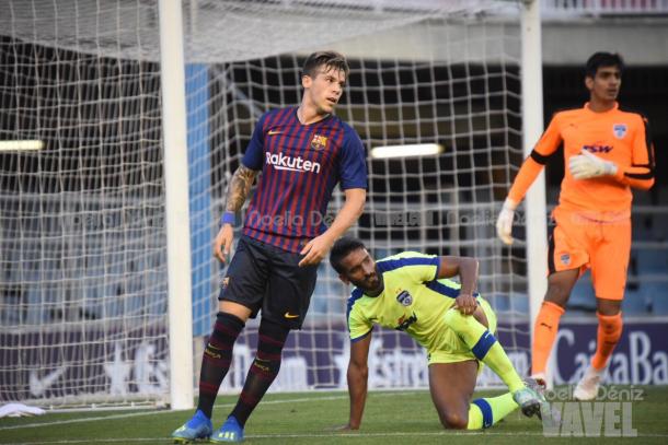 Carles Pérez no ha encontrado sitio para adelantar al Barça en la primera mitad. Foto: Noelia Déniz