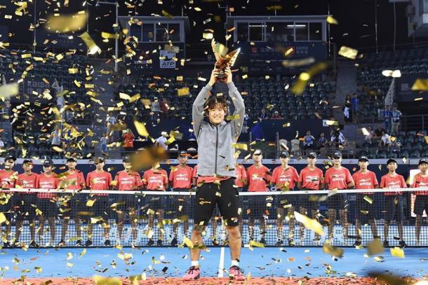 Yoshihito Nishioka hoists his maiden trophy in Shenzhen. Photo: Shenzhen Open