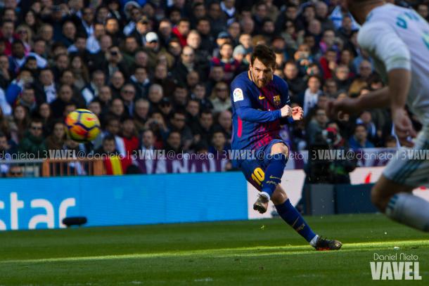 Leo Messi anotó el segundo tras la expulsión de Carvajal. | Foto: Daniel Nieto, VAVEL
