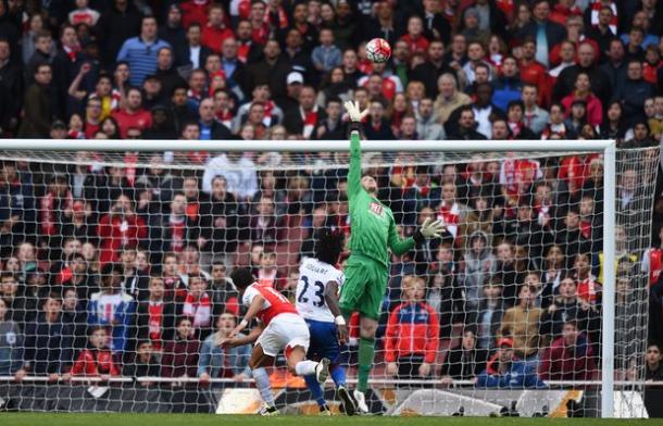 Hennessey was beaten by Sanchez' lofted header in first-half stoppage-time | Photo: Tony O'brien / Reuter