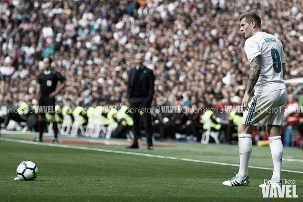 Toni Kroos puso el peligro con su juego a balón parado | Foto: Daniel Nieto 