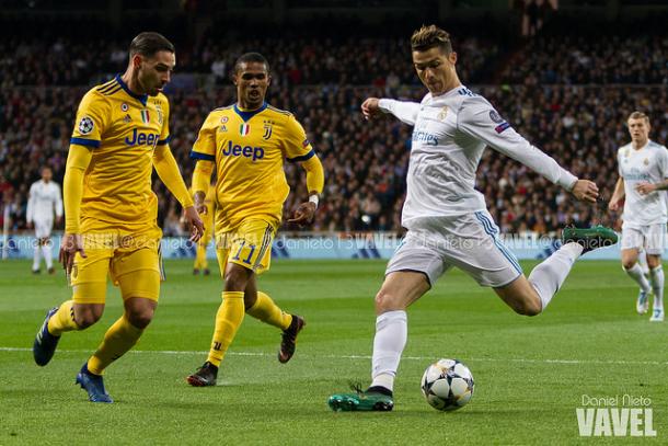 Cristiano Ronaldo trata de tirar a puerta | Foto: Daniel Nieto (Vavel)