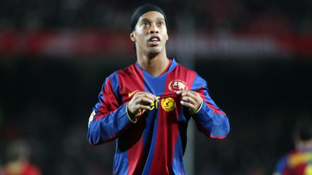 Ronaldinho con la camiseta del Barcelona | Foto: FC Barcelona