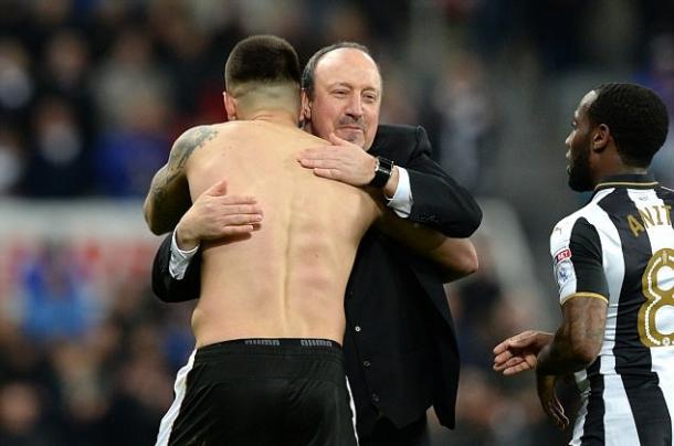 Mitrovic hablará con Benitez sobre su futuro en Newcastle | Foto: BPI.