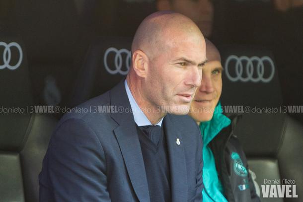 Zidane en la última jornada liguera en el Santiago Bernabéu| FOTO: Daniel Nieto VAVEL