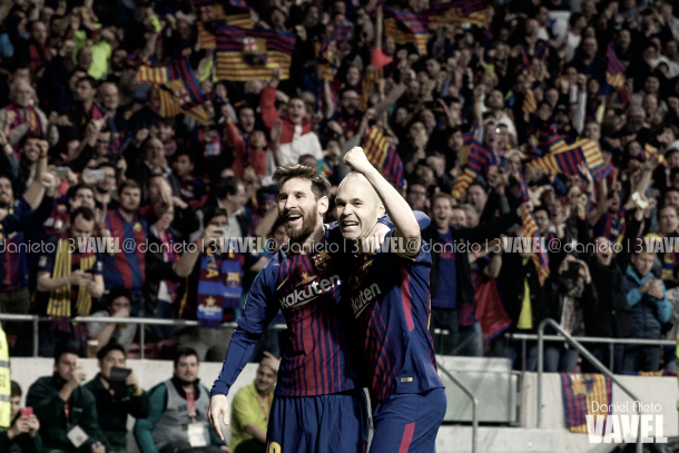 Andrés Iniesta y Leo Messi celebrando el cuarto gol | Foto de Daniel Nieto, VAVEL