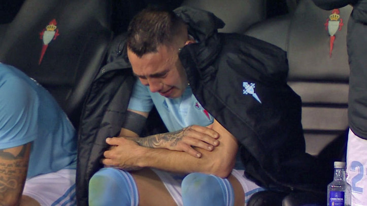 Aspas llora desconsolado durante el partido ante el Villarreal. 