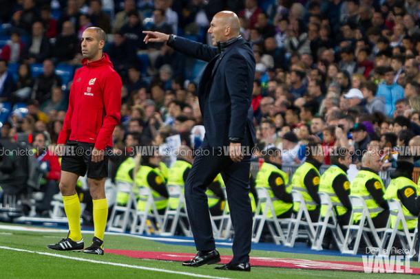 Zidane dando órdenes durante un partido | Foto: Daniel Nieto (VAVEL)