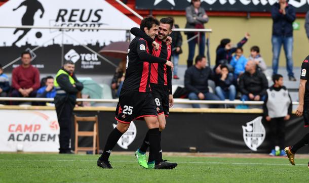 Dejan Lekic celebrando su gol con su compañero, Atienza | Foto: CF Reus