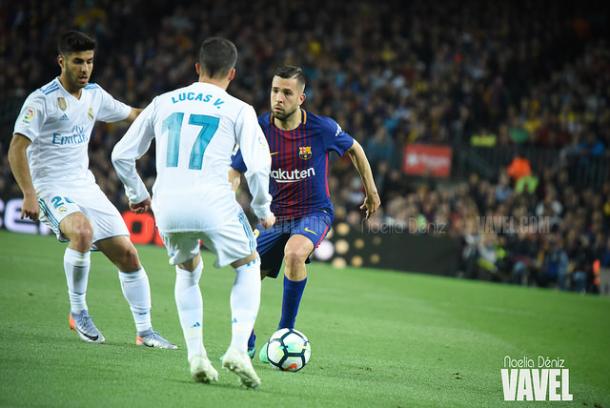 Jordi Alba frente a Lucas Vázquez y Asensio | Foto: Noelia Déniz