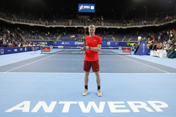 Kyle Edmund poses with his first ATP trophy in Antwerp. Photo: European Open