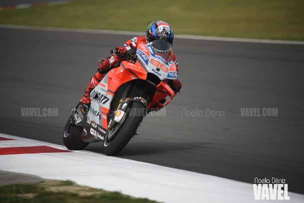 Lorenzo sobre su antigua Ducati en Montmeló / Foto: Noelia Déniz - VAVEL