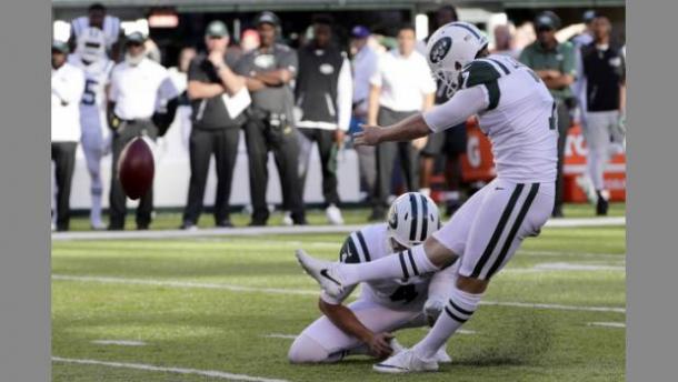 Catanzaro boots the game-winning field goal in overtime/Photo: Frank Granklin II/Assoicated Press