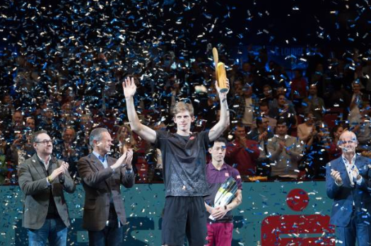 Kevin Anderson clinched a spot at the ATP Finals by claiming the trophy in Vienna. Photo: Andrea Kareth/SEPA Images/Getty Images