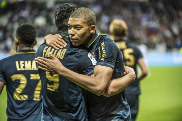 Radamel Falcao y Kylian Mbappé anotaron en la victoria ante el Lyon. | FOTO: ASMonaco.com