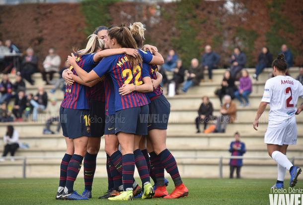Las jugadoras del Barcelona Femenino celebrando un gol ante el Logroño | Foto: Noelia Déniz (VAVEL)