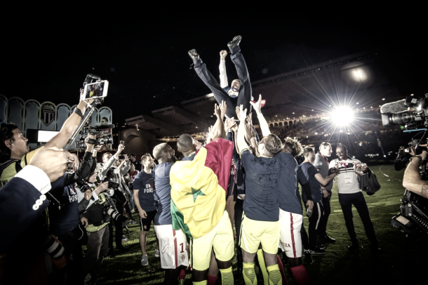 Leonardo Jardim manteado por sus jugadores | Foto: Web oficial AS Mónaco